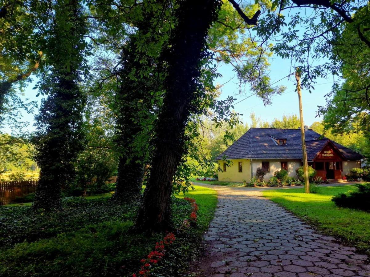 Hostel Domek Ogrodnika Przy Muzeum W Przeworsku Zespole Palacowo - Parkowym Экстерьер фото
